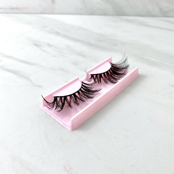 Darlin' Please Glamorous Instagram Worthy Lashes - Picture 5 of 8